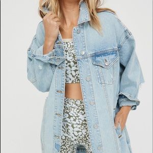 American Eagle oversized denim boyfriend jacket. Size medium. NWT. BLACK DENIM